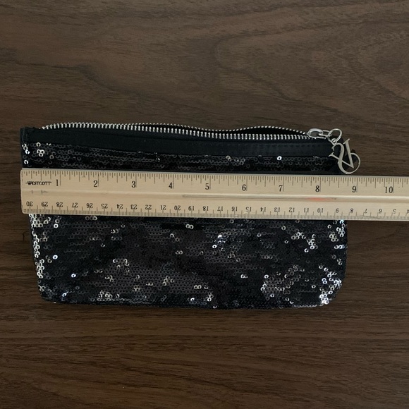 Victoria’s Secret make-up bag - Picture 7 of 8